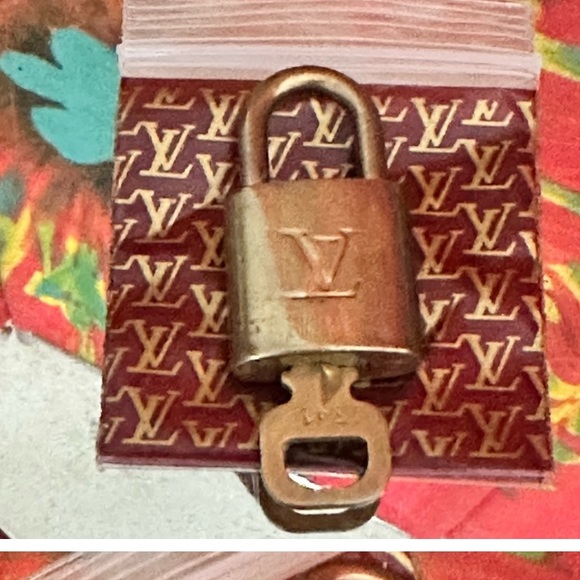 Louis Vuitton Lock&Key #341 - Picture 1 of 4